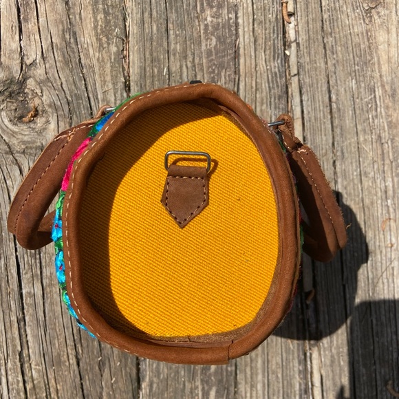 Vintage Guatemala floral embroidered mini bag - Picture 9 of 11